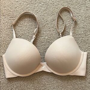 Victoria’s Secret Push-Up Bra 32D | Light Nude | V Detail